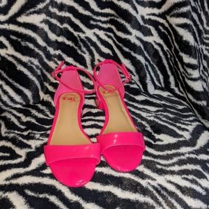 Size 1 GB Girl's Hot Pink Patent Block Dress Sandals